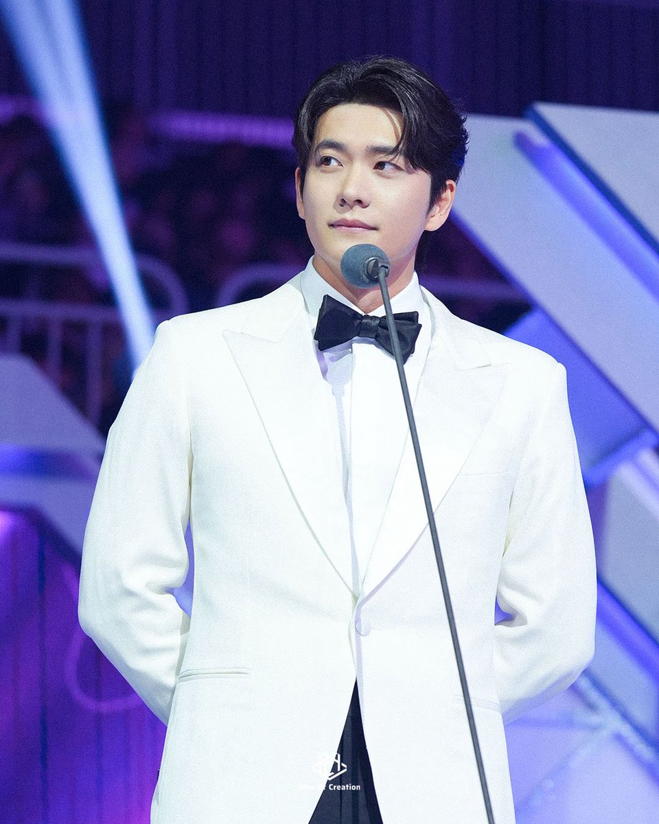 manofcreation0's tweet image. #MOCHIND
#강태오 #KGMA

스윗한 모습🍯 듬뿍 볼 수 있었던
KGMA 시상식에서의 태오 배우!

매력 넘쳤던 시상자 태오 배우 비하인드 함께 보시죠! 📸 

#KANGTAEOH