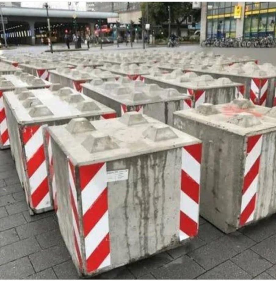 LBMathiesen's tweet image. Intet siger jul… som når bunkerne af  koran klodser kommer frem igen..