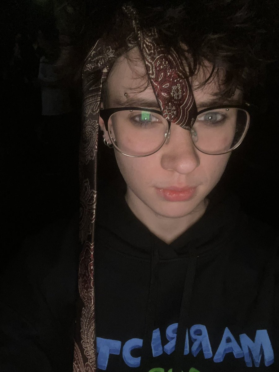 Had a very rough time at the start of London gig, however I ended up having an awesome time and I’m excited to see people at the Brighton gig as well!! Let’s pray I can get kinda close in the pit to barricade (wishful thinking)