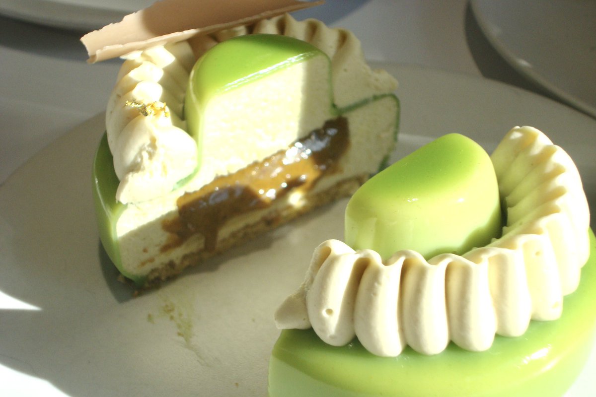 피스타치오가 흐르는 케이크를 보았니
나는 한눈에 알았지 그곳이 천국이라는 것을…

⛰️노틀던