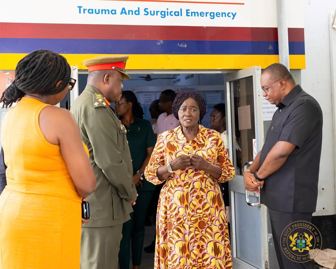 onua951fm's tweet image. 📸 Vice President Professor Naana Jane Opoku-Agyemang led a high-level government delegation to the 37 Military Hospital to visit and offer support to the victims of the tragic stampede that occurred during a military recruitment exercise at the El-Wak Sports Stadium.

#OnuaFM