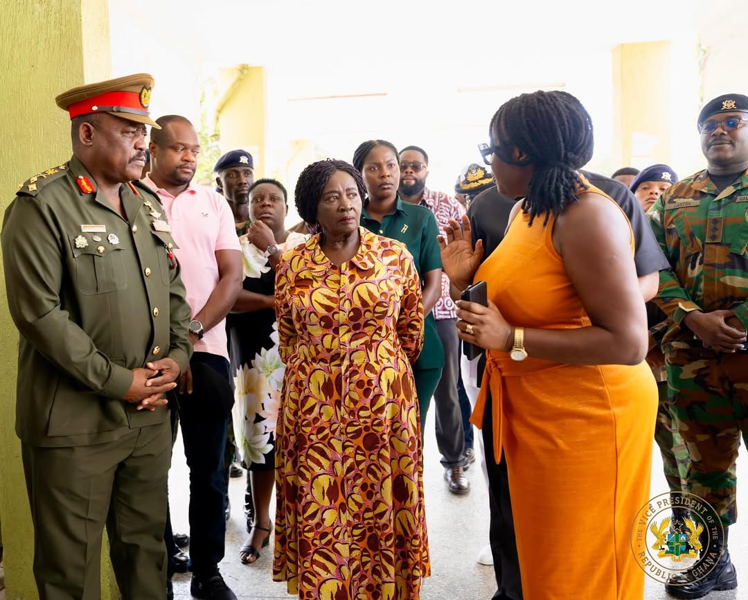 onua951fm's tweet image. 📸 Vice President Professor Naana Jane Opoku-Agyemang led a high-level government delegation to the 37 Military Hospital to visit and offer support to the victims of the tragic stampede that occurred during a military recruitment exercise at the El-Wak Sports Stadium.

#OnuaFM