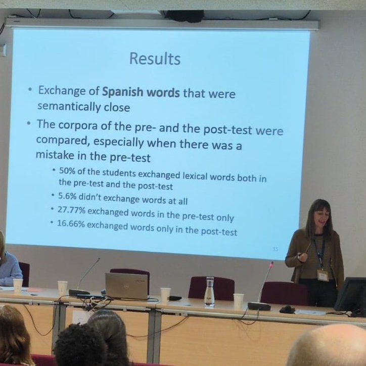 UdLCLA's tweet image. 4/4 Finally, in “Is the Development of #Vocabulary in Spanish (L2) possible after a Study Abroad Experience in a Multilingual Environment?”, Àngels Llanes &amp;amp; Gloria Vázquez show a reduction in non-Spanish vocabulary use post-SA 📉🗣️, with a slight rise in semantic proximity errors