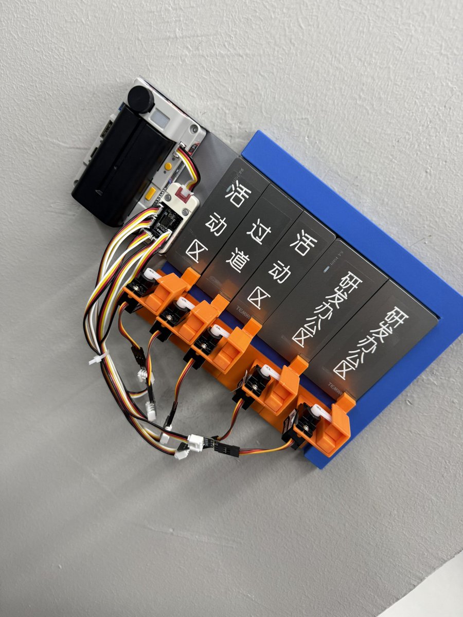 n0bisuke's tweet image. M5Stackオフィスに自作Switch BOTがあった！さすがのDIYステキ

#m5stack