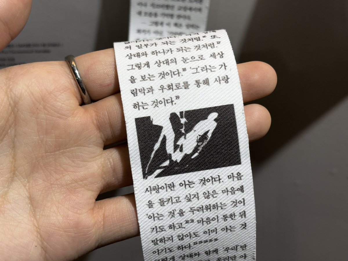 onelookinside's tweet image. 오늘 갑자기 시간이 생겨서  덕성여대 졸전! 빠르게 다녀왓다🚶‍♂️