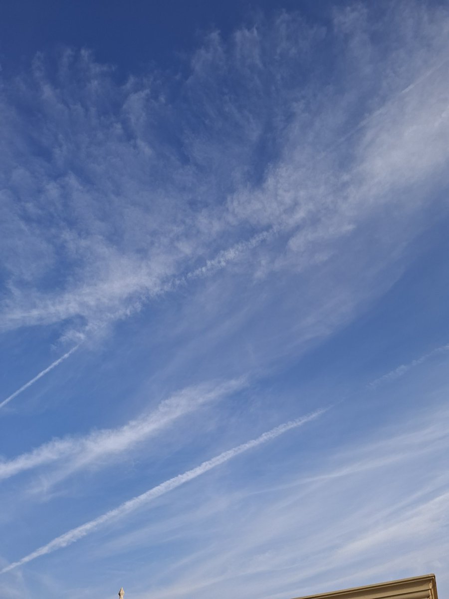 maneno384's tweet photo. Geo-engineering at stake. Very scary to real weatherman. Been observing this since 6 am and how it keeps on unfolding then someone will say there's nothing like cloud seeding. https://t.co/qaLAFAzYRK