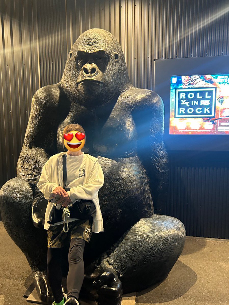 Emi_Moko0806's tweet photo. ライブ遠征のお約束である、ポケモンセンター巡り🤭
もちろん、近くの神社さんで御朱印も頂きました⛩️
昨日は、昼からずっとゴリラホールに夜までいた🦍楽しかった!やはりライブはいいね😎
#SHANK
#HEYSMITH
#SHADWS
#ロットン
#ディジー
#ROLLINROCK
#ポケモンセンター https://t.co/Drs1yBRY8H