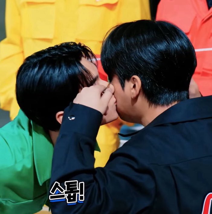 yeoomf's tweet image. WHAT IS ATEEZ EVEN ABOUT