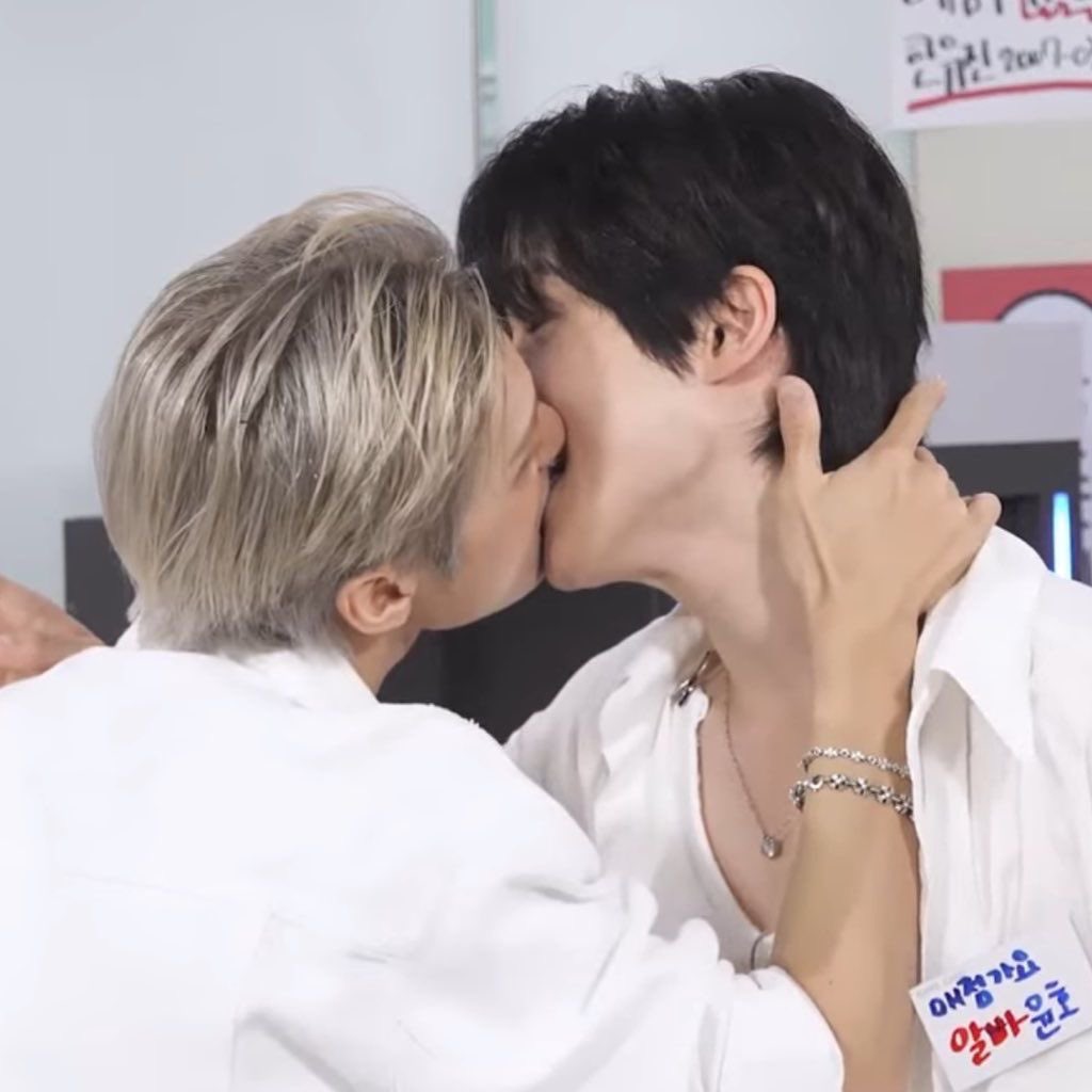 yeoomf's tweet image. WHAT IS ATEEZ EVEN ABOUT