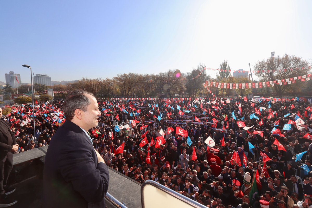 Böylesine büyük bir sevgi karşısında biz de artık salon bulmakta zorlanıyoruz. 😉
#hilalinemrindehakikatinizinde
#refahyollarda