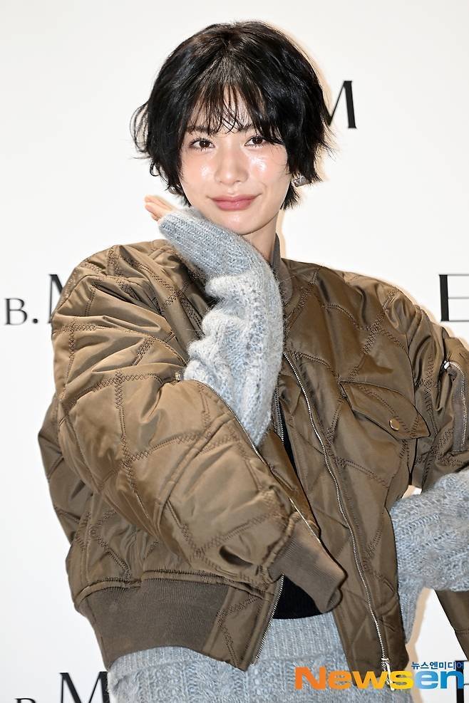 tang__kira's tweet image. Meskipun Nana melukai sang pencuri, polisi menganggap bahwa tindakan Nana merupakan upaya beladiri/sefl defence, sehingga tidak dikenalan pasal apapun

Pelaku pencurian mengaku naik tangga dan masuk ke Rumah Nana namun tidak tahu bahwa rumah tersebut adalah rumah selebritis.…