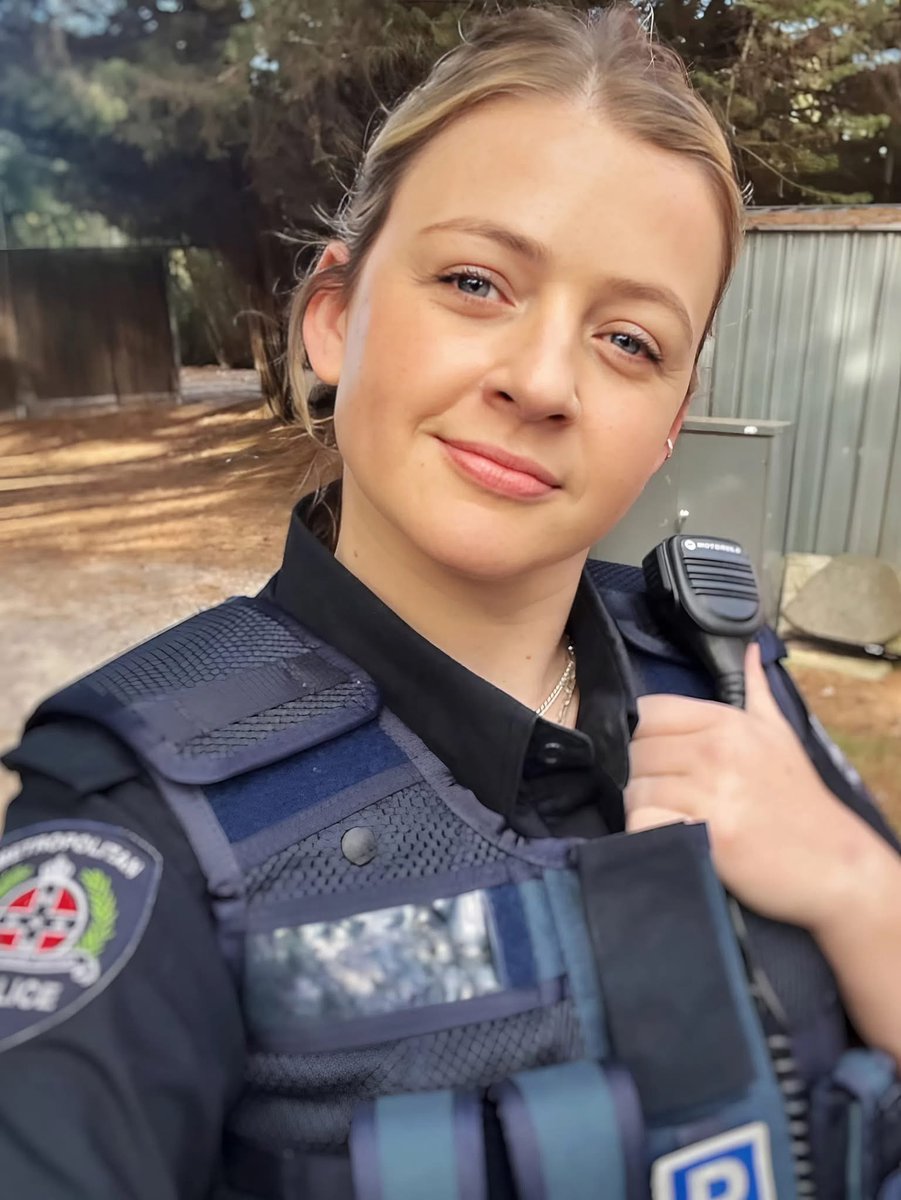 SamNath51186866's tweet image. 16 episodes of Neighbours left.
I hate these countdowns, but I’m really struggling to wrap my head around this.
The show is thriving, topping the charts, and loved by fans….. how is this happening?
#SaveNeighbours #Neighbours