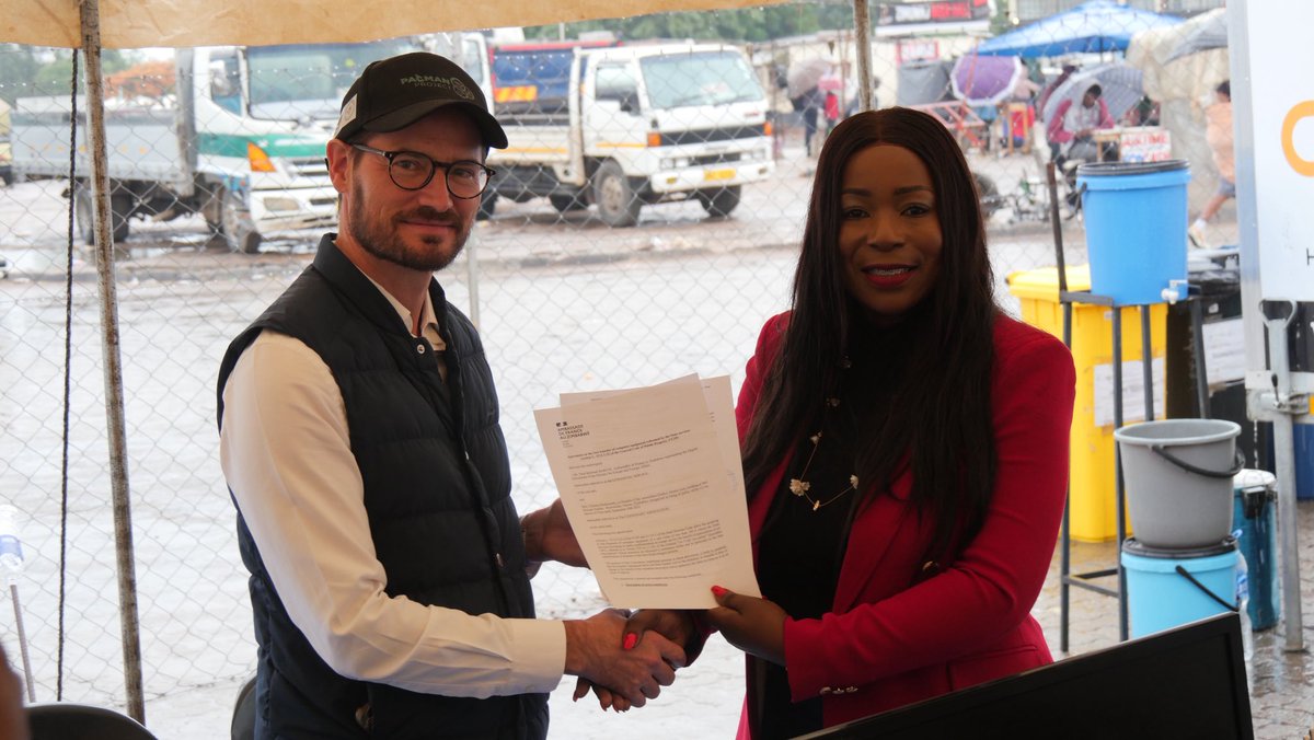 The French Embassy in Zimbabwe has handed over a set of IT equipment to the NGO Zimbos Abantu.

This donation will enable teenage mothers in Epworth to benefit from basic computer and office software training, supporting their professional development and economic independence.