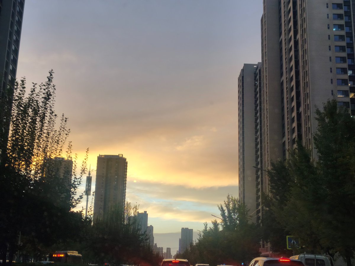 likezxf's tweet photo. 每次下班都可以看到属于我的夕阳 https://t.co/5DkzhBJdbz
