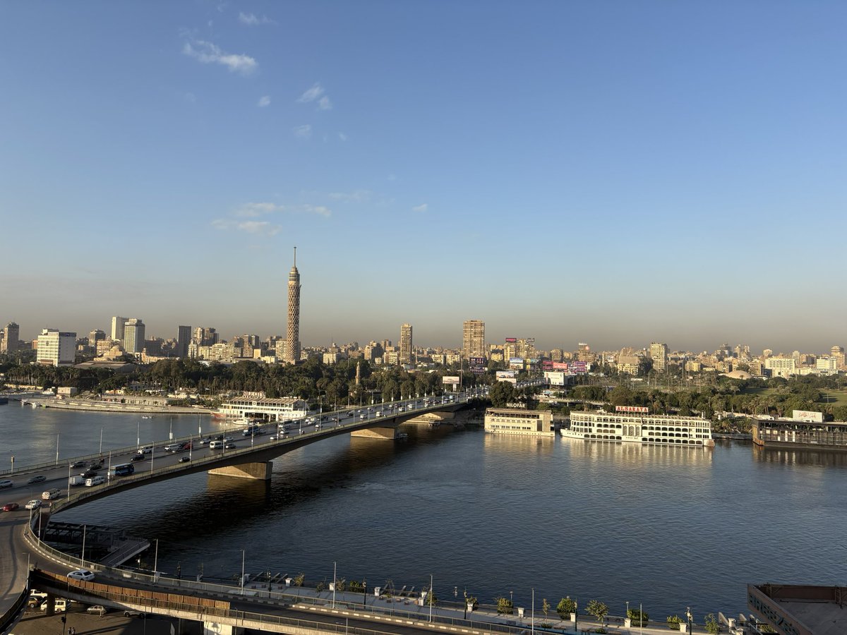 ArtoisLibra's tweet image. #dressedforsuccess Auf zum Frühstück - heute farblich bedeckter und mit Bauchtascherl - wichtiges Gimmick, weil ich beim Weg zum Buffet meine Sachen nicht am Tisch liegenlassen möchte.
So ist das, wenn man alleine unterwegs ist!