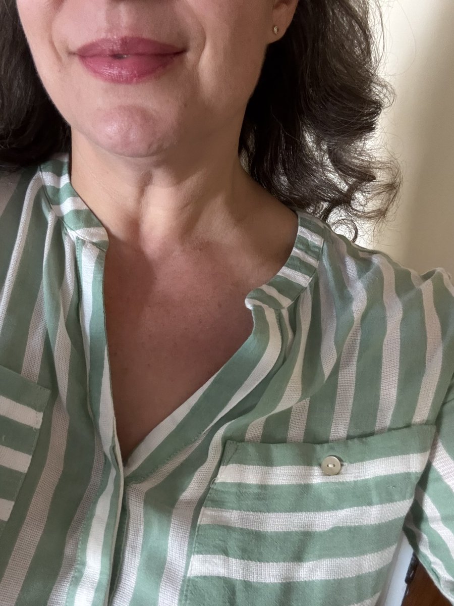 ArtoisLibra's tweet image. #dressedforsuccess Auf zum Frühstück - heute farblich bedeckter und mit Bauchtascherl - wichtiges Gimmick, weil ich beim Weg zum Buffet meine Sachen nicht am Tisch liegenlassen möchte.
So ist das, wenn man alleine unterwegs ist!