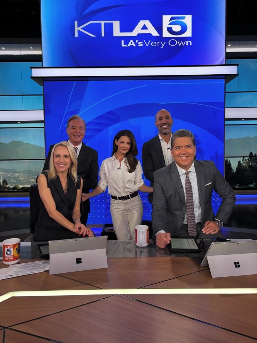 * 𝗣𝗨𝗟𝗜𝗧𝗭𝗘𝗥 𝗪𝗜𝗡𝗡𝗜𝗡𝗚 tweet media