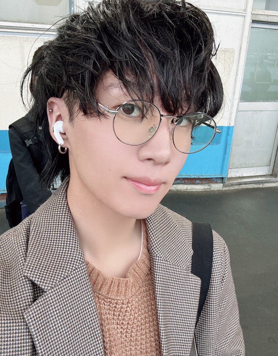 久しぶりのメガネマン🥸
髪切ったよ！