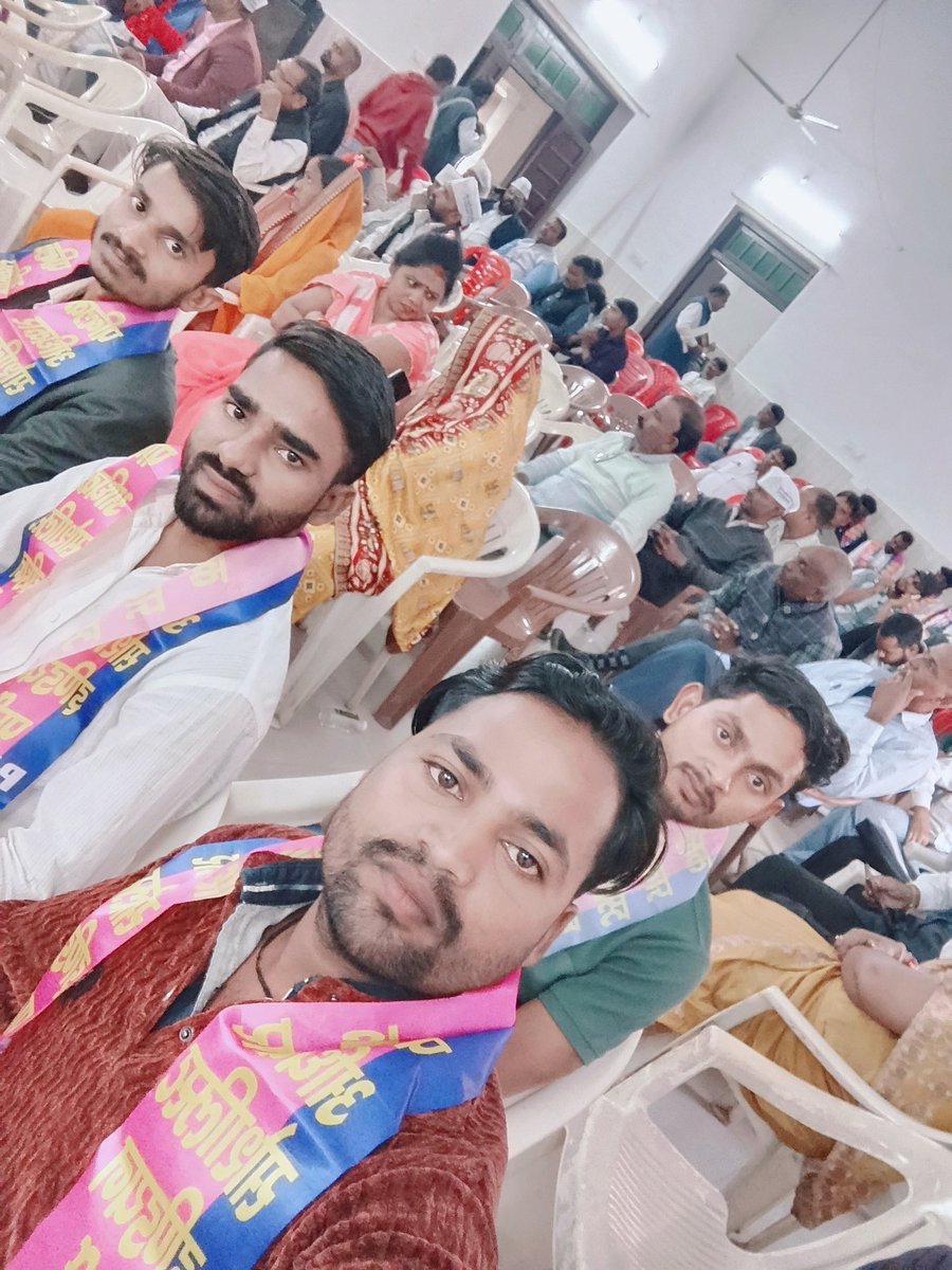 PASIPARTY's tweet photo. माता #वीरांगना_ उदा _देवी_पासी जी की #शहादत दिवस पे शत शत #नमन करते हुए #पासी पार्टी #उत्तर प्रदेश पार्टी की #अधिवेशन बैठक स्थान लखनऊ दारुल सभा में सभी #पदाधिकारी के साथ मिल कर #मनाया गया 16 नवम्बर https://t.co/avAsoMohmd
