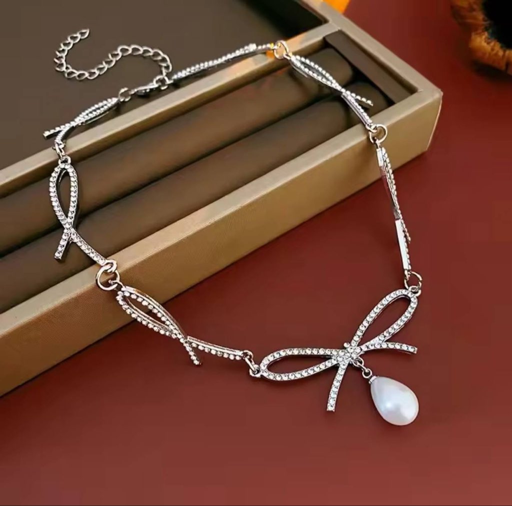 babylambo11's tweet image. Bow choker necklace 
🏷️: 7000

Please retweet for me 🥺🥹