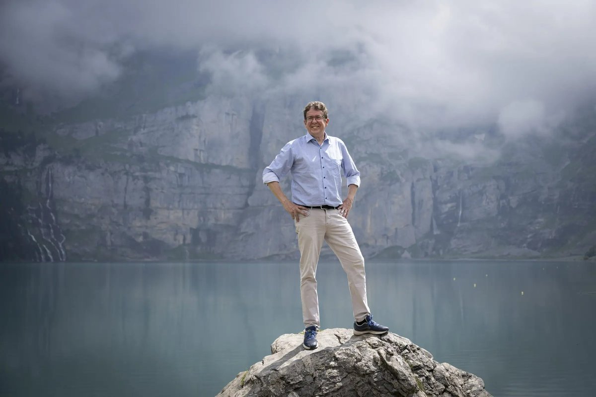 Vor einem Atomkraftwerk posierend würde mir Albert Rösti besser gefallen. 🔋