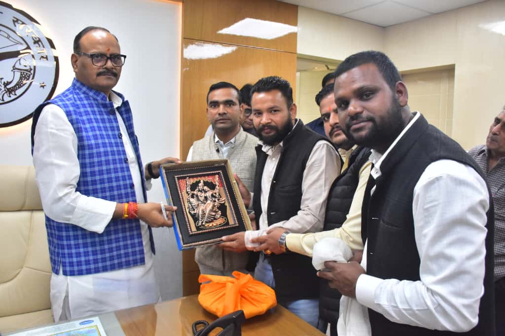 brajeshpathakup's tweet photo. आज आवास पर प्रदेश अध्यक्ष, उत्तर प्रदेश अखिल भारतीय फार्मासिस्ट एसोसिएशन श्री शिव कुमार जी से भेंटकर कुशलक्षेम जाना। https://t.co/7ZACg58Ol6