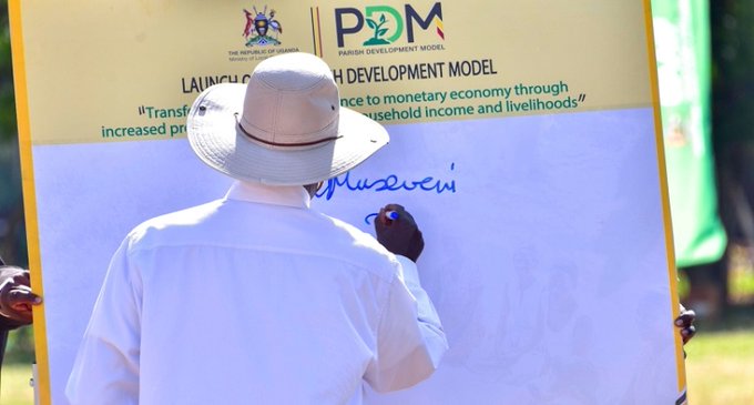 MartineOdyenge's tweet image. Parish Development Model (PDM) is reaching communities: Shs 30.07B disbursed to 30,160 households district-wide; Shs 1.23B to 1,230 households in Bugiri Municipality. Steady progress in local livelihoods. Indian Ocean, Bruno Fernandes