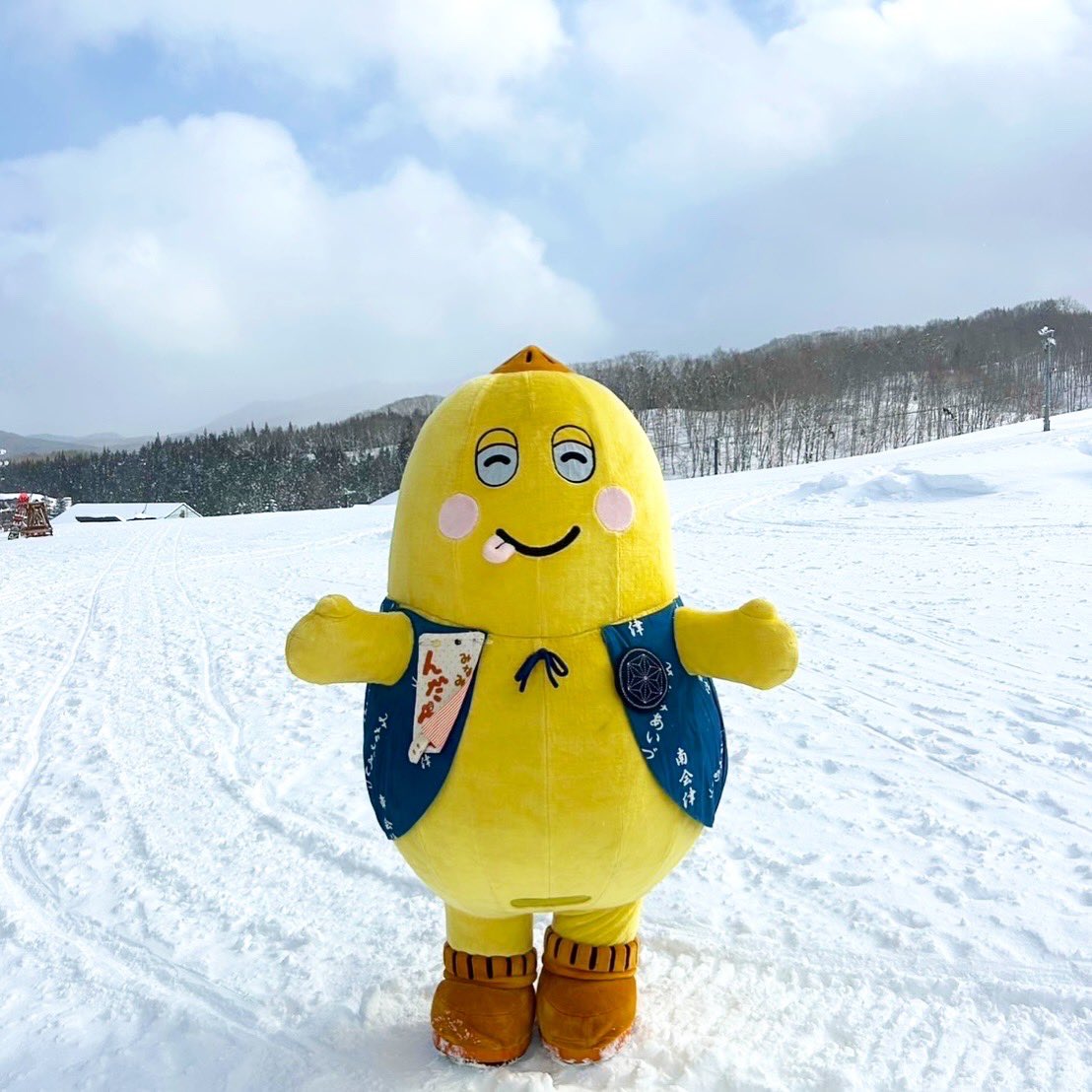 NDABEe_OFFICIAL's tweet photo. おら最近嬉しいことがあったんだべぇ！！
ゆっふぃー（@yufu_0708 ）さんが超大作シングル「 #ご当地ゆるキャラおぼえ歌 」でおらのことも歌ってくれたんだべぇ〜🎶
とっても嬉しかったんだべぇ〜
ゆっふぃーさん！ありがとうだべぇ☘️
みんなおらのこと探して欲しいべぇ(*´ ³ `)ﾉ https://t.co/qKdCa9EwW7