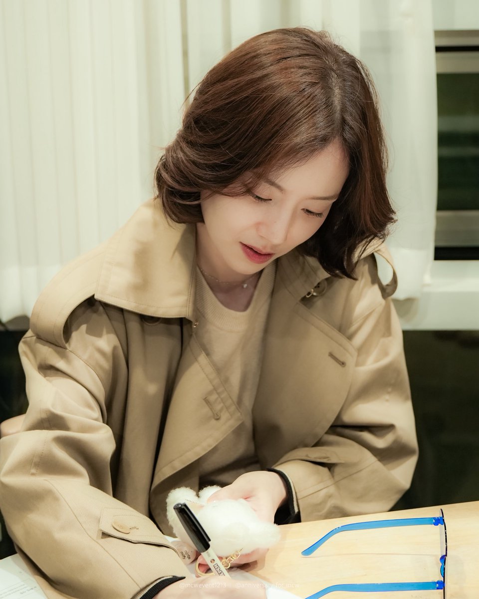 mcwevent1213's tweet photo. ჻჻჻჻჻჻჻჻჻჻჻჻჻჻჻჻჻჻჻჻჻჻჻჻჻჻჻
대본 리딩 현장 아니고 생카 방문
현장이라는 점......˖◛⁺

20분 넘게 문제 하나하나를 고민하면서 푼
채원 배우님 사진 공유합니다💌

#CHAErish_WONderful_moments
#문채원 #Moonchaewon https://t.co/f1VupUW3lZ