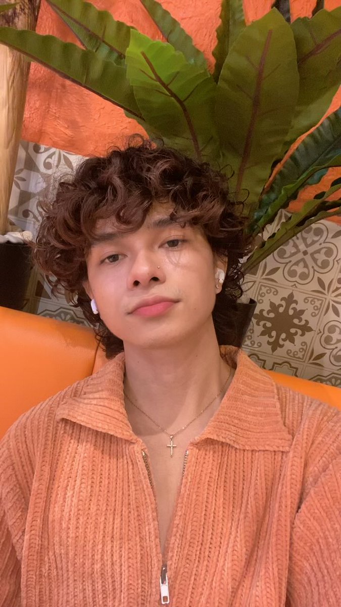 troyboey's tweet photo. hi, peach! 🍑 https://t.co/h2H3Rf4rSx