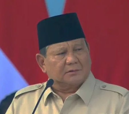 Keputusan sudah diterbitkan oleh MK, tanggal pelaksanaan. Apabila sampai 7 hari Presiden tidak juga mengusir para Polisi di Jabatan Sipil. Jelas <a href="/prabowo/">Prabowo Subianto</a> TIDAK TAAT KONSTITUSI.