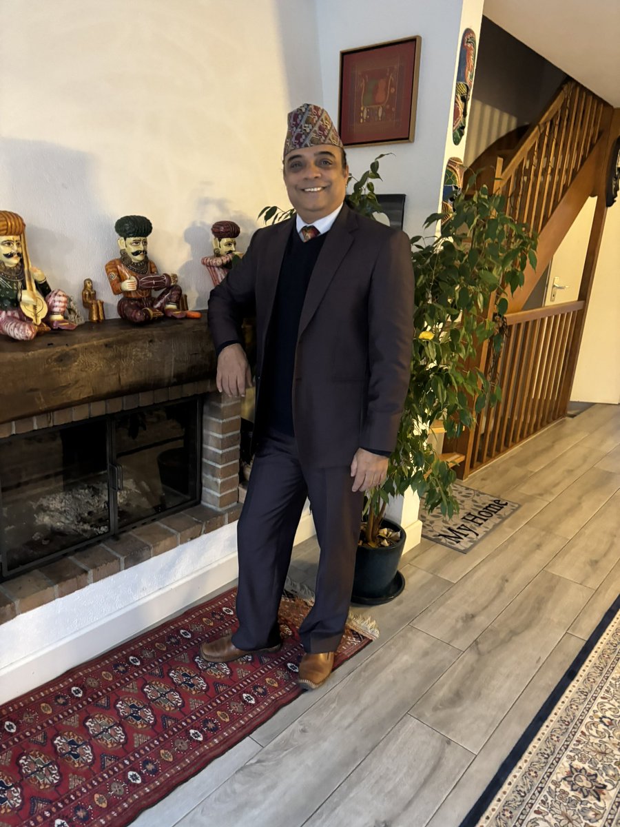 हामी यस्तै नै हो नी ब्रो, भाग - ४९

आज शल्यक्रिया पश्चात ठ्याक्कै एक महिना पछि कार्यलय जाँदै। गत हप्ताबाट घरबाटै काम सुरु गरे पनि कार्यलय जान आजबाट थालियो। 

कस्तो छ त नेपाली बावु।