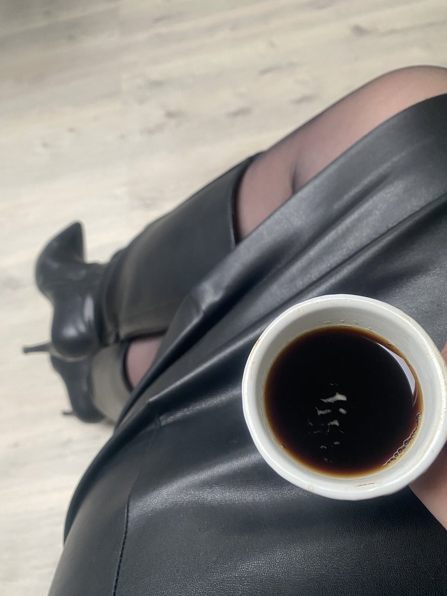 Dzień dobry wszystkim w ten brzydki poranek. Szybka kawa i rozprawiamy się z tym poniedziałkiem ☕️☕️👋👋😀