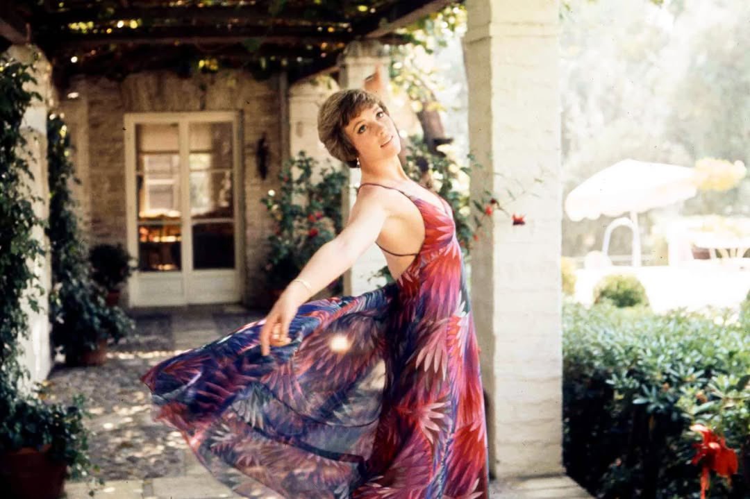 oldhllywoods's tweet image. julie andrews