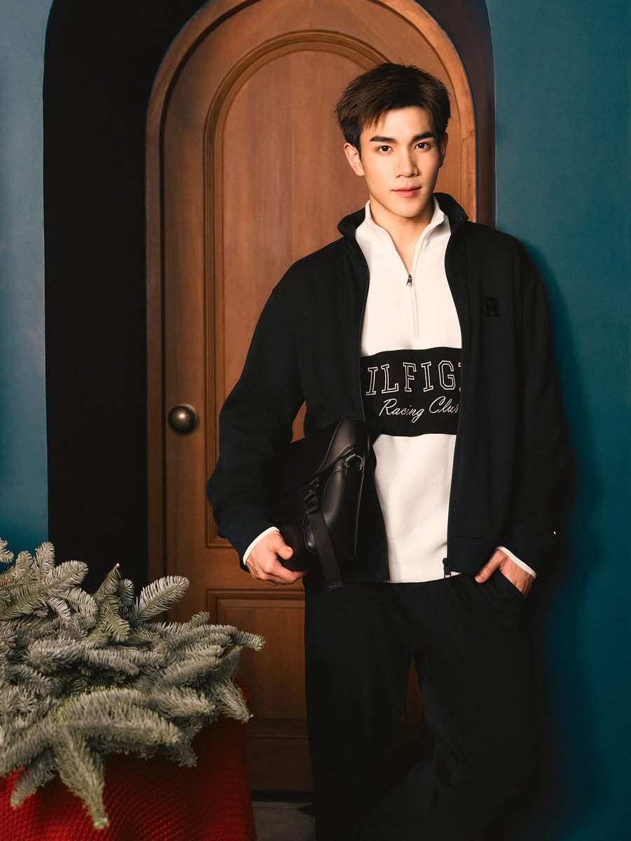 FourthOfficiall's tweet image. IG Post Update [17112025] : mintmag_th

@tawattannn
#Fourthnattawat #โฟร์ทณัฐวรรธน์
#TommyHilfiger #Tommyfamily

หล่อจับใจ! 4 หนุ่ม #ปอนด์ภูวินทร์ #เจมีไนน์โฟร์ท แบรนด์แอมบาสเดอร์ของ Tommy Hilfiger ร่วมถ่ายทอดพลังความสดใส ผ่านแคมเปญ Holiday 2025 พร้อม…