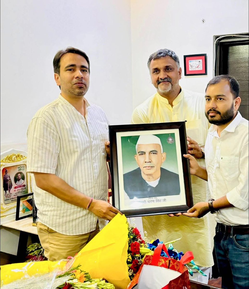 chrohitjakhar's tweet image. आदरणीय #जयन्त_चौधरी_जी को पुनः #राष्ट्रीय_लोकदल का #राष्ट्रीय_अध्यक्ष बनने पर #राष्ट्रीय_जाट_महासंघ की ओर से हार्दिक बधाई शुभकामनाएँ 

#श्रद्धेय_चौधरी_चरण_सिंह_जी_अमर_रहें 
#श्रद्धेय_चौ_अजित_सिंह_जी_अमर_रहें 

@jayantrld @RLDparty