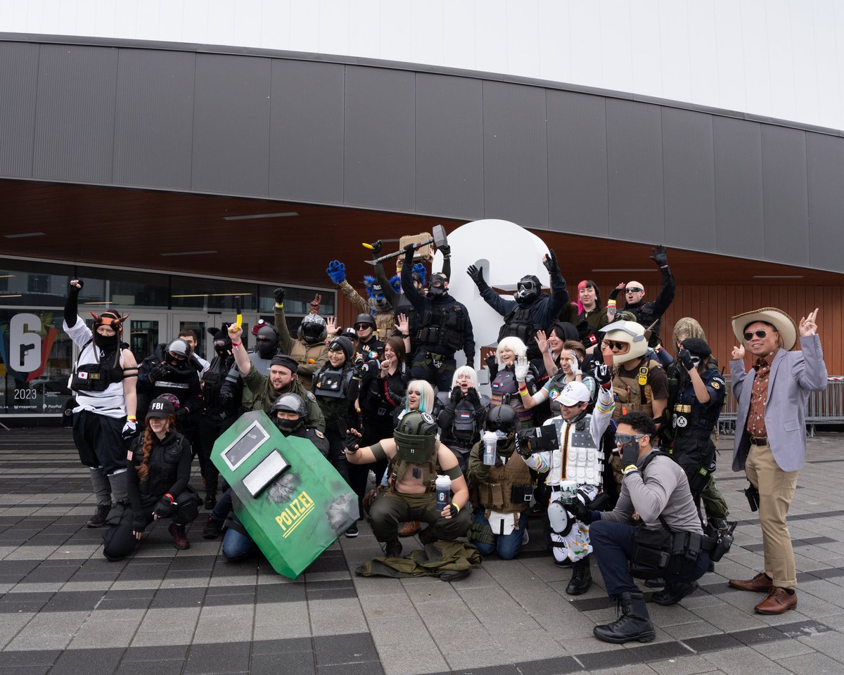R6RoundTable's tweet image. First time at an R6 event as a cosplayer and want to join a like minded community where you can collaborate with others? Be sure to check us out, the Roundtable of Operators! 

r6roundtable.com

#R6Community #RainbowSixSiege #MunichMajor