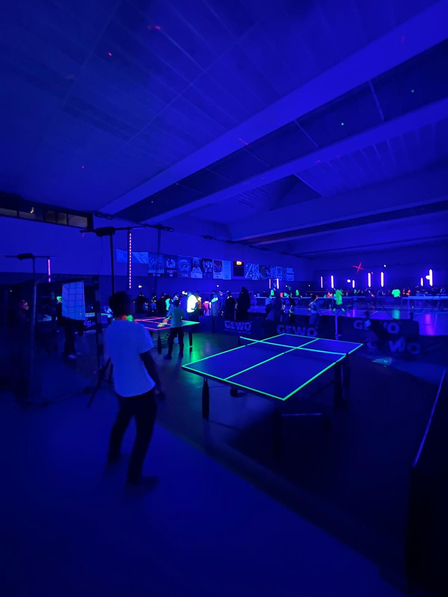 Joelle_CR's tweet image. Même durant le mois de novembre, les week-ends à Puteaux sont animés!

- Soirée Fluo au gymnase des pavillons qui a connu un énorme succès pour cette deuxième édition. Les sourires y brillaient !

#Puteaux