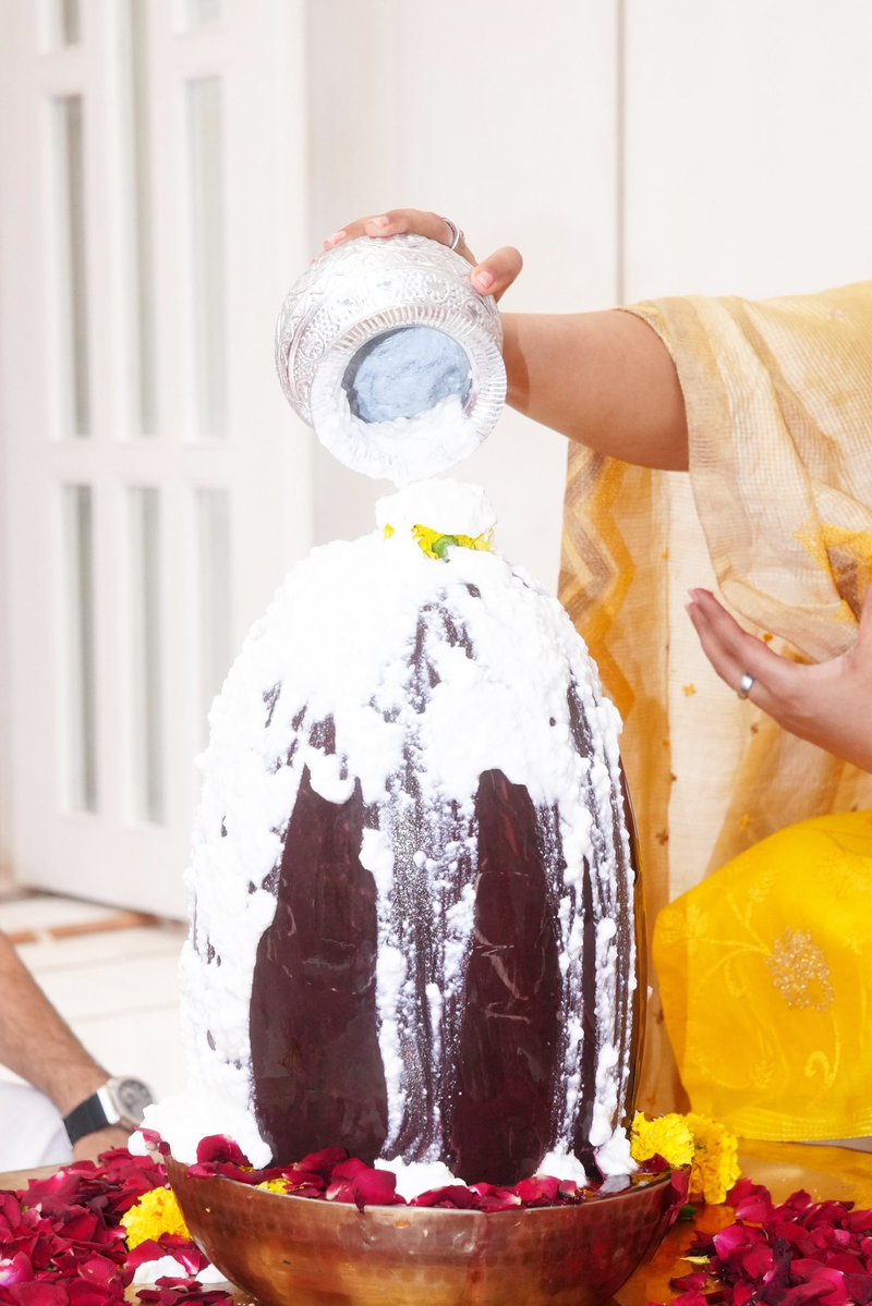 mom_ki_ladali's tweet image. 🔱Har Har Mahadev🙏
&quot;जो शिव को दिल से याद करता है, उस पर महादेव की कृपा होती है।&quot; 
#mahadev #newpost #viralx
Repost me everyone..💚