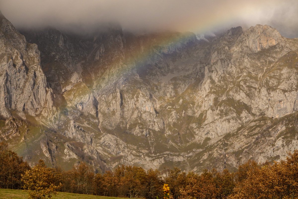 Otoño en Liébana. Ya va apareciendo la nieve😍😍🥳