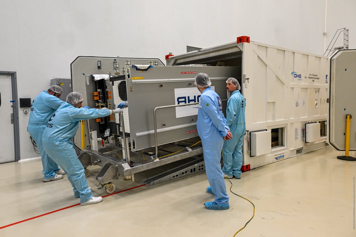 🛰️ After their safe arrival <a href="/EuropeSpacePort/">Centre spatial guyanais</a>, Galileo navigation satellites 33 and 34 were taken out of their containers.
 
Before  launch on #Ariane6, the satellites pass a 'fit check'. This is the point in the launch campaign where teams attach the satellites to the launcher