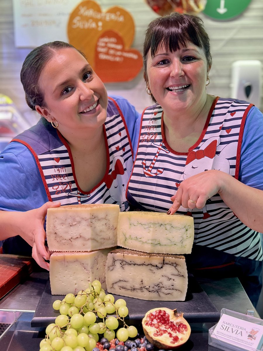 mercatdelesseps's tweet image. La Sílvia de Xarcuteria Sílvia ja té llestos els seus formatges #gourmet 🎄per festes i #nadal🧀✨
Tria, combina i sorprèn!

📍 @XarcuteriaSilvi 
📲 932136398 – 647644859

#formatges  #MercatDeLesseps #MercatsDeBarcelona