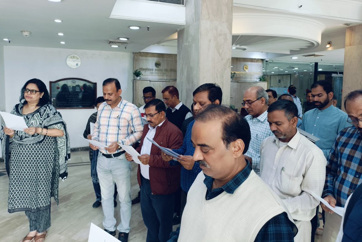 TCIL is observing #SwachhataPakhwada (16–30 Nov'25) with commitment &amp; enthusiasm!
CMD TCIL administered Swachhata Pledge today urging all TCILians to honour Mahatma Gandhi’s ideals &amp; motivate fellow citizens to support #SwachhBharatMission
Cleanliness is everyone’s responsibility