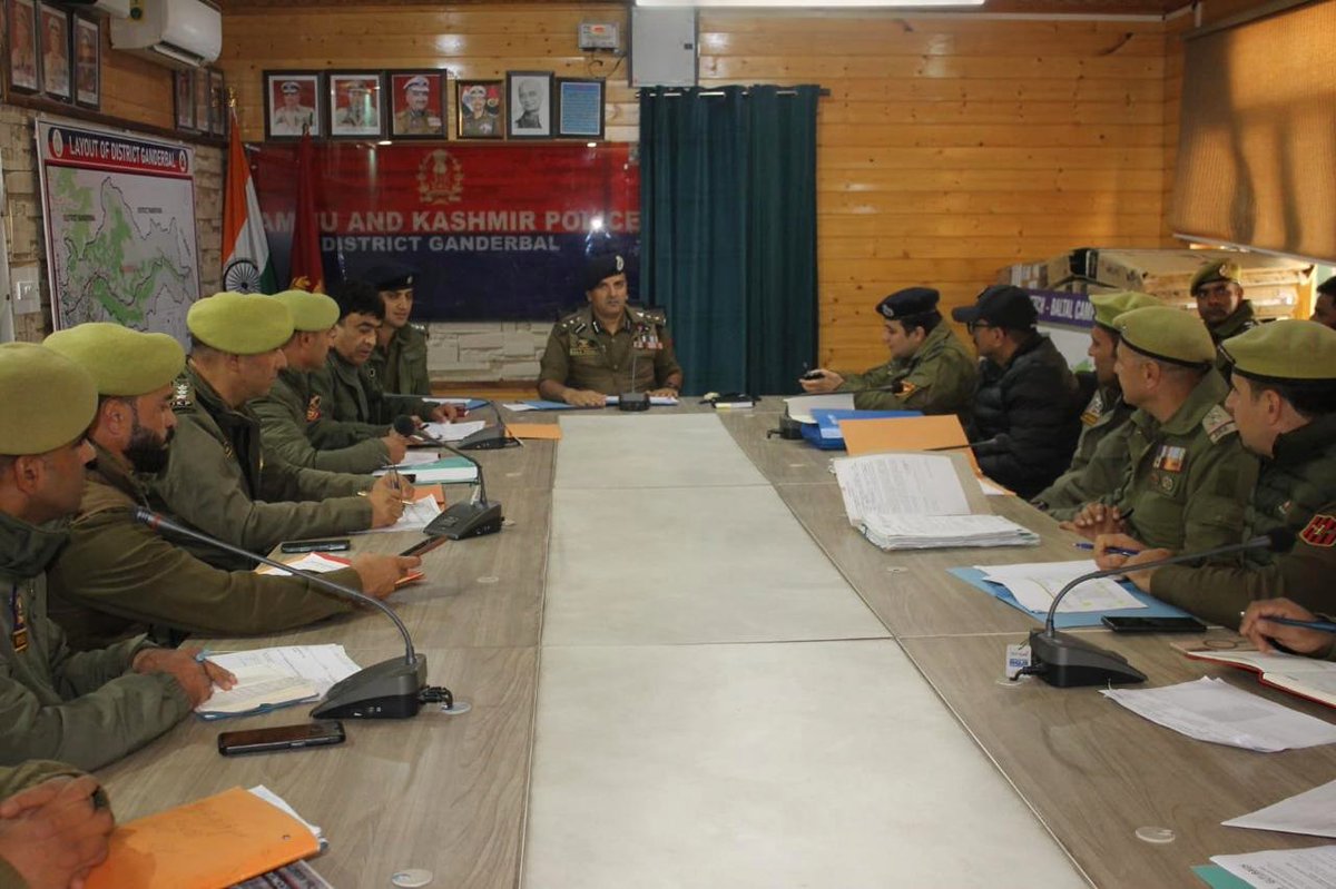 Gbl_Police's tweet photo. #SSPGanderbal Shri Khalil Ahmad Poswal-JKPS chaired a #Crime & #Security #ReviewMeeting at Conference Hall #DPOGanderbal. The meeting was attended by GO’s, SHO’s, I/C PP’s & IO’s including other senior Officers of the District.
@OfficeOfLGJandK
@JmuKmrPolice
@KashmirPolice https://t.co/js42uiKyx7