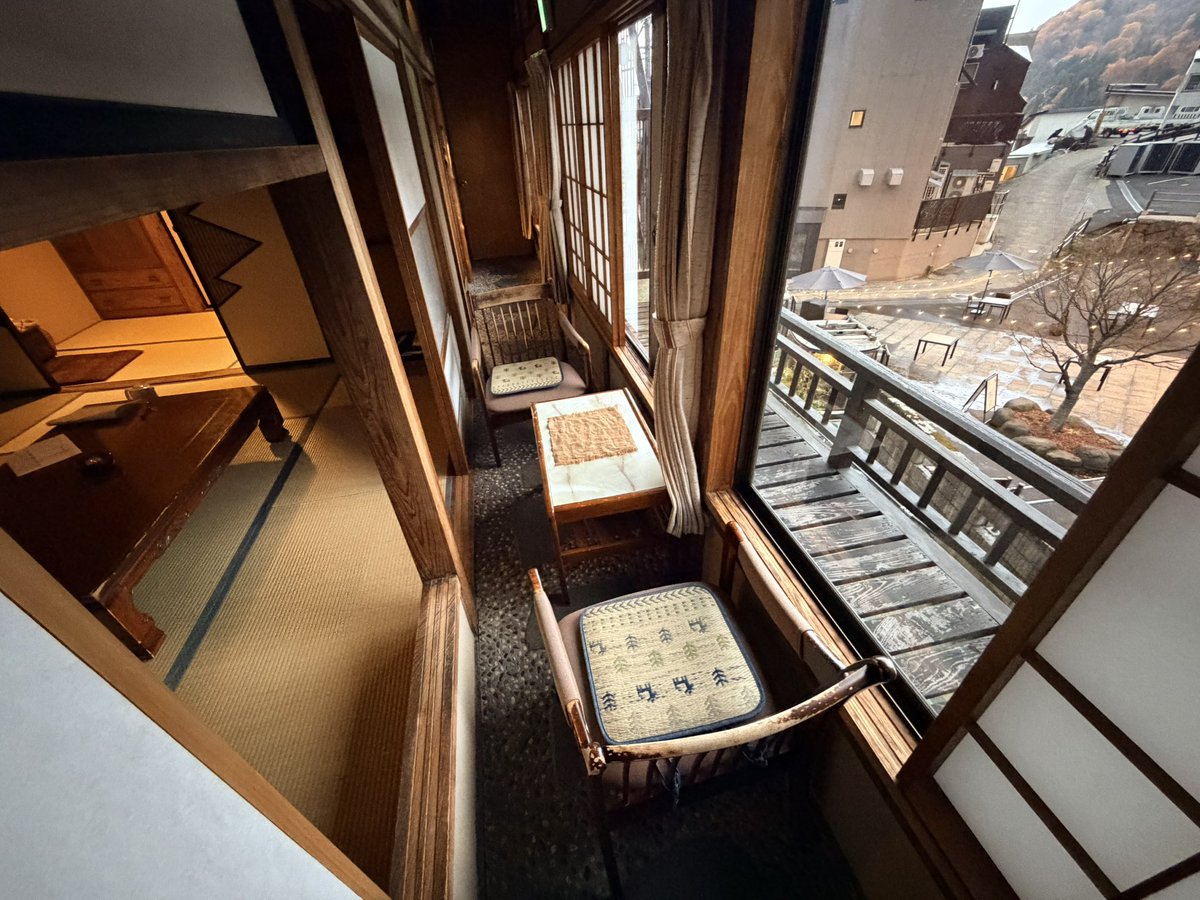 luglugluglug's tweet image. 野沢温泉着いた。

いい部屋だ。
仕事が進みそうだ。