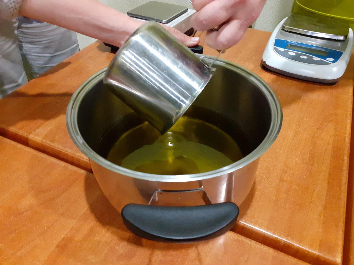 Mancoplana's tweet photo. ♻️Taller de sabons naturals a #Collsuspina en motiu de la Setmana Europea de la Prevenció de Residus (#aREca)
🤝 #CuidemlEntorn 🌱 #FemFutur