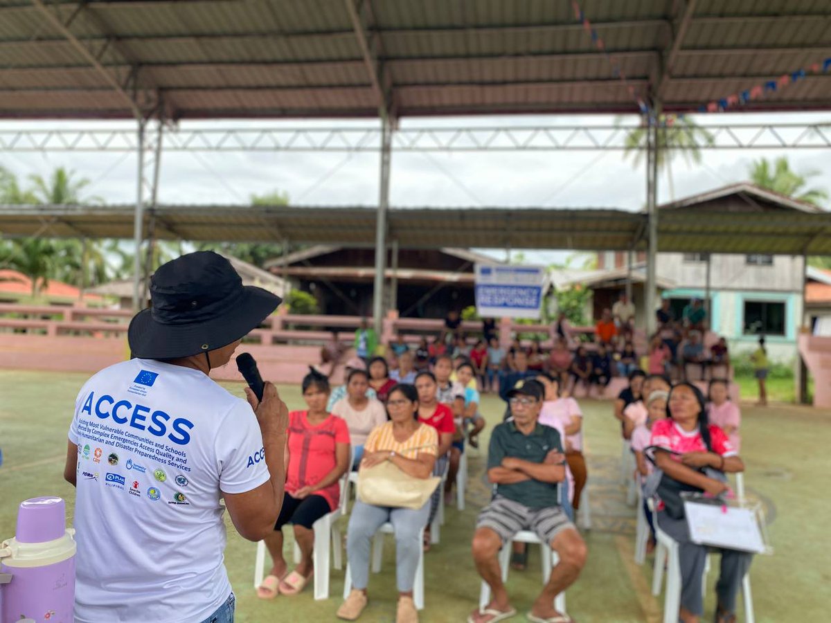 EndHungerPH's tweet image. Families in 📍Davao Oriental affected by the recent earthquake received hygiene and water kits, plus hygiene promotion sessions, thanks to @unicefphils,  and @eu_echo through #ACCESS. These essentials are helping communities rebuild safely and with dignity.