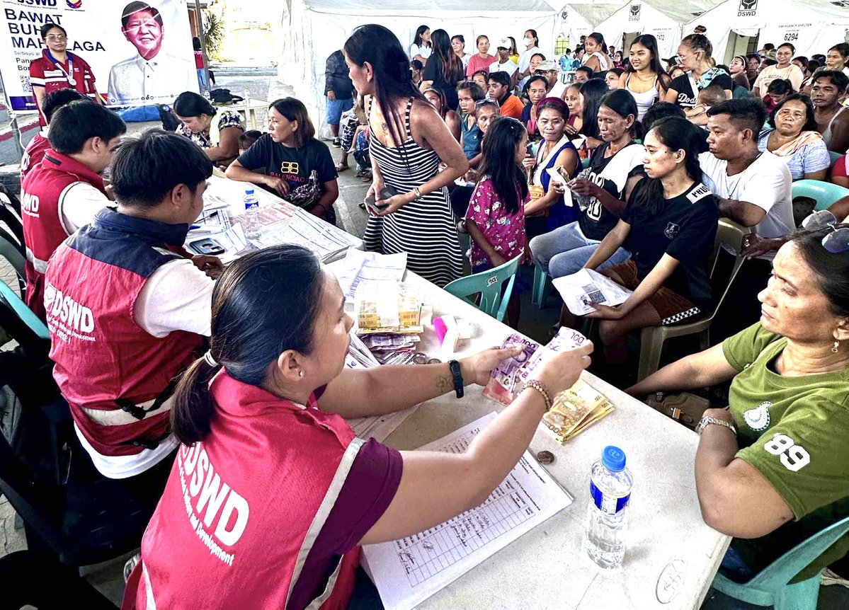A total of 277 fam from Brgy Poro and San Agustin in San Fernando City, LU received Emergency Cash Transfer (ECT) assistance from the DSWD after their homes sustained partial damage caused by “Uwan”. <a href="/PhilippineStar/">The Philippine Star</a> <a href="/onenewsph/">ONE News PH</a> <a href="/PhilstarNews/">Philstar.com</a> <a href="/bworldph/">BusinessWorld</a> <a href="/PilStarNgayon/">Pilipino STAR Ngayon</a>