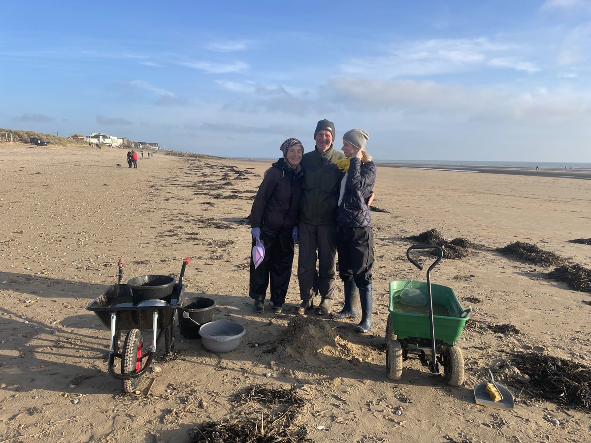 Feargal_Sharkey's tweet image. I went to see for myself Southern Water&apos;s toxic plastic beads clean up operation and guess what, is a sham.

6 days ago John Penicud from SW told @BBCPM @EvanHD &quot;I&apos;m at the beach at the moment and we&apos;ve got around 70% of those beads now fully cleaned up&quot;.

This is what SW&apos;s clean…