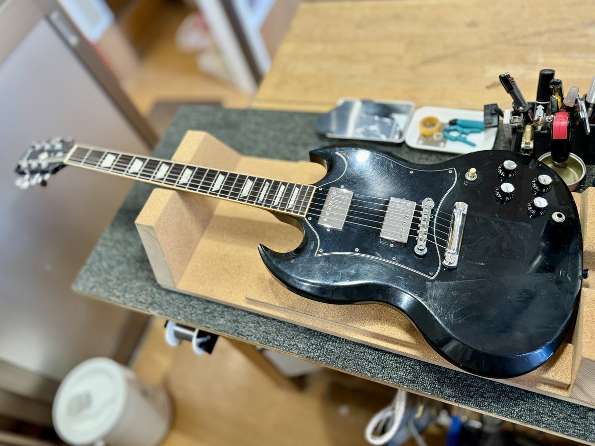 Gibson SGネック折れ修理完了しました。 全体的にかなり使用感のある